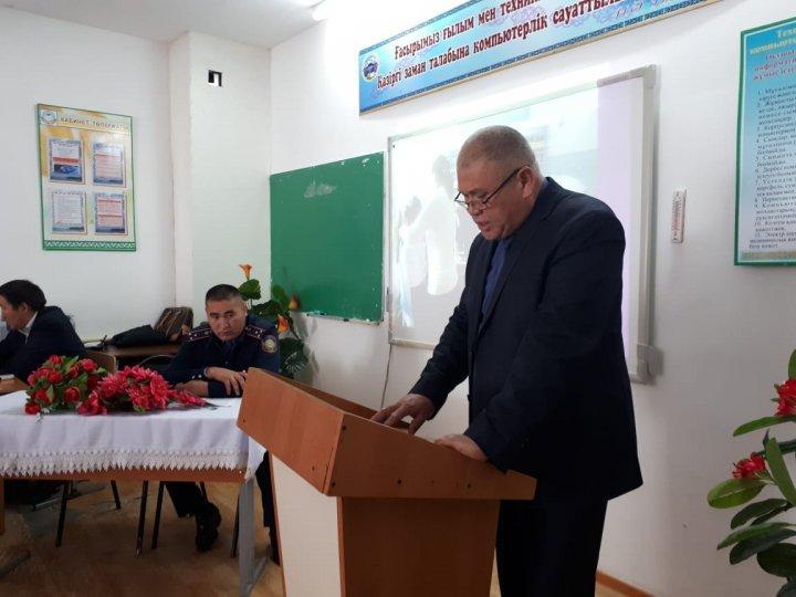 Ахмет Байтұрсынов атындағы №13 орта мектебінің директоры А. Абеевтың қамқоршылық кеңес мүшелері алдындағы есебі
