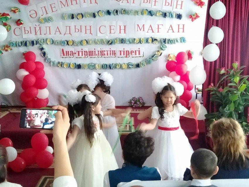 "Әлемнің жарығын сыйладың сен маған" атты мерекелік бағдарлама