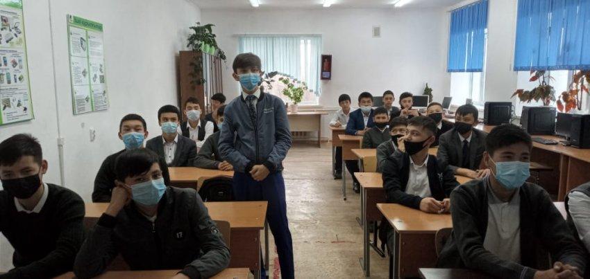 "Бозбала" ұлдар ұйым мүшелерімен мектеп психологы С. Малибекова мен ДҚТІЖО М. Темиржанова "Ер балаларға тән қылықтар" тақырыбында кеңес беру сабағын өткізді. "